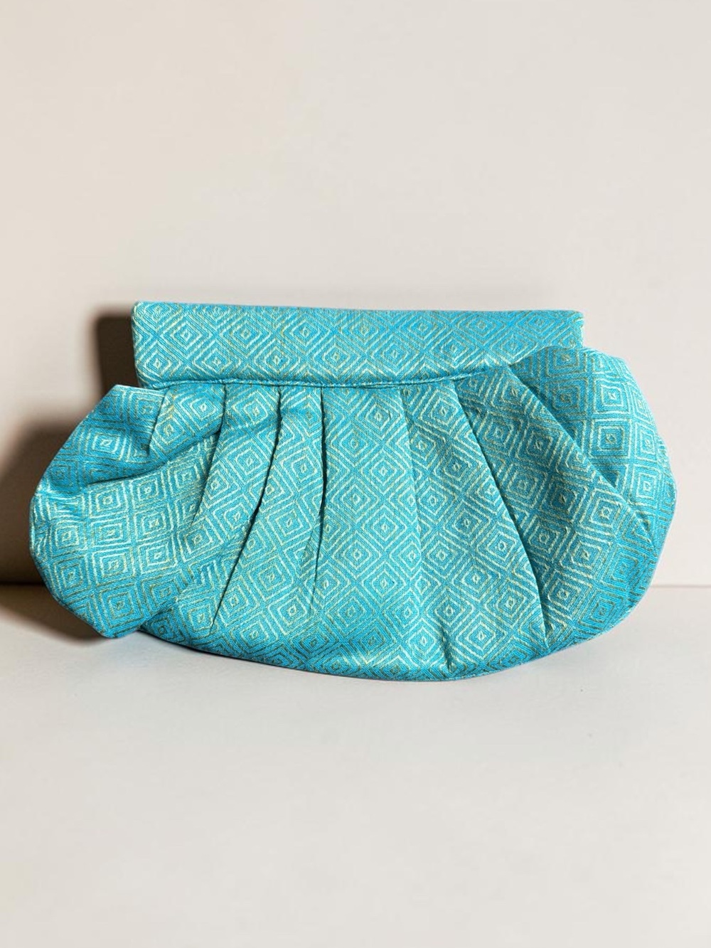 NWOT!! Moyna New York Embroidered Fabric Clutch